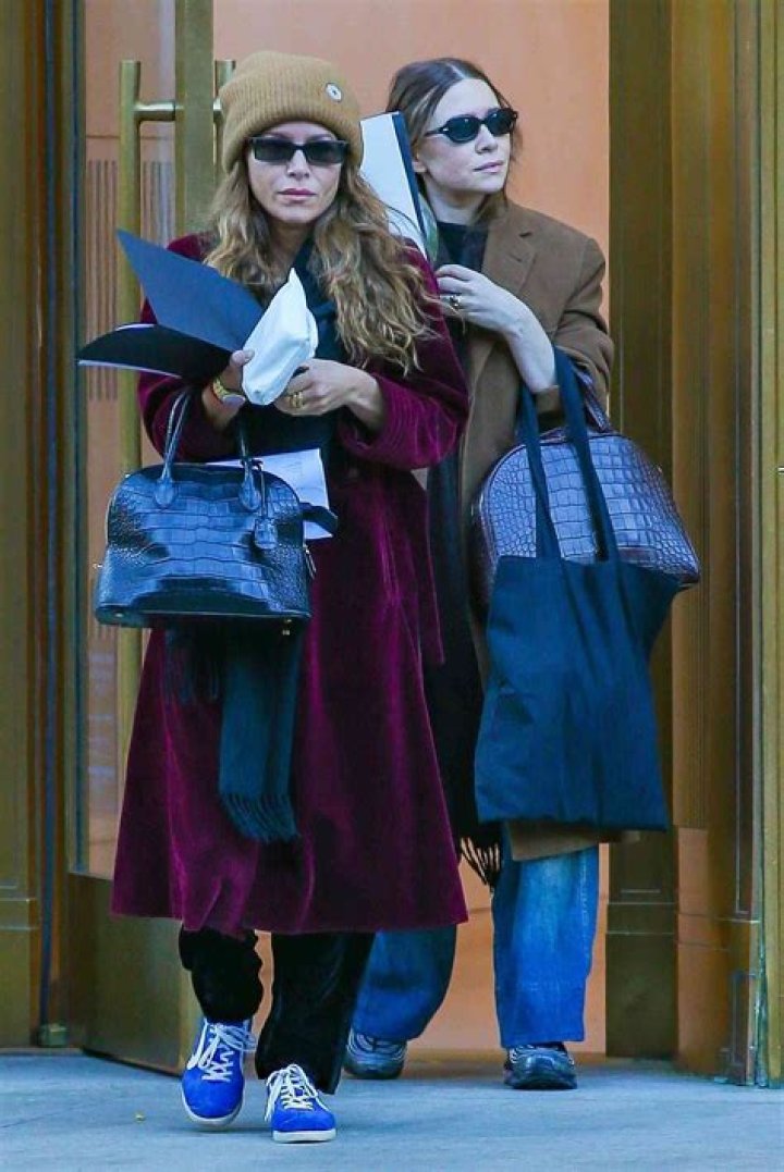 Are Olsen Twins Identical? Understanding the Unique Bond of Mary-Kate and Ashley Olsen