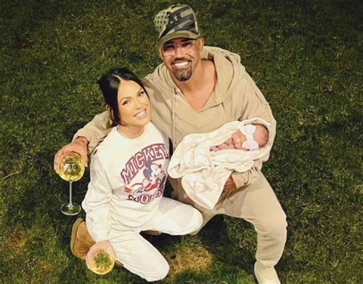Chris Brown's Baby Mama: A Comprehensive Guide to His Family Life