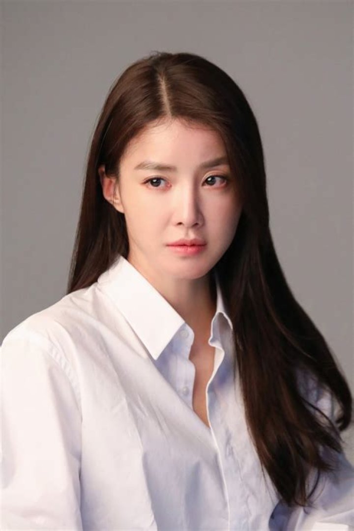Exploring the Life and Career of Actress Lee Si Young
