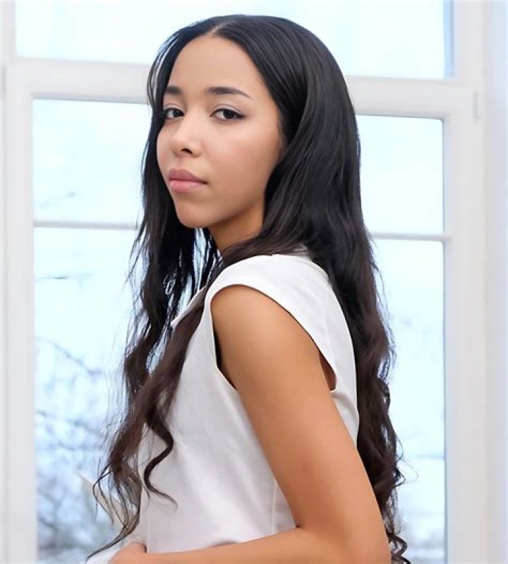 Lia Bluemoon: The Rising Star of the Digital World