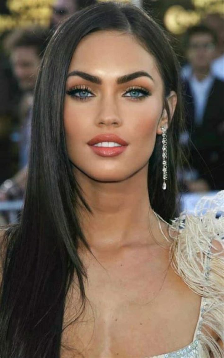 Megan Fox's Hands: An In-Depth Exploration of Her Unique Features