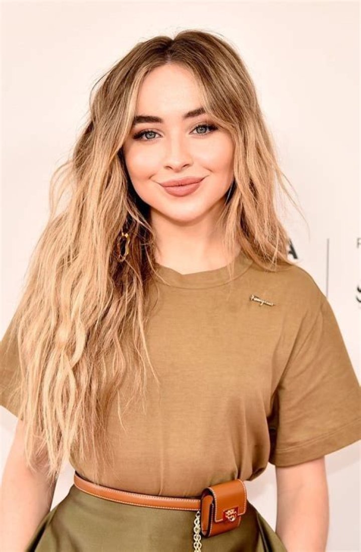 Sabrina Carpenter's Natural Hair Color: Stunning Shades Inspiration