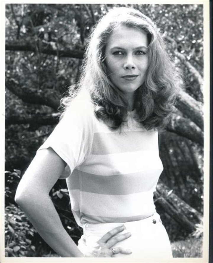 Stunning Young Kathleen Turner: A Journey Through Her Early Roles and Iconic Photos
